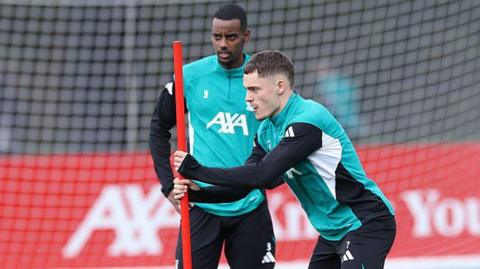 Florian Wirtz and Alexander Isak during a Liverpool training session during in October 2025