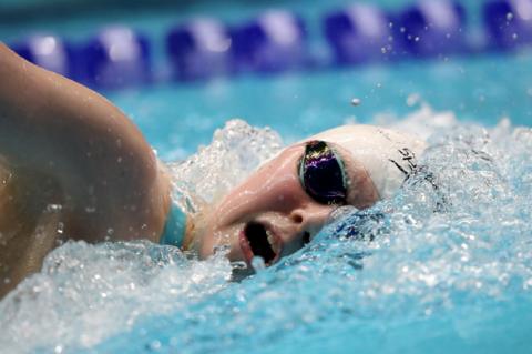 Poppy Maskill swimming the freestyle during the 2023 Para-swimming World Series