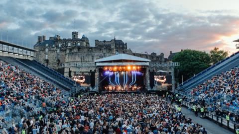 Skipinnish aig a' Chaisteal