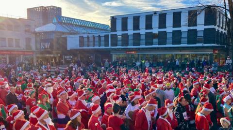 More than 650 Santas in Gloucester's Kings Sqaure