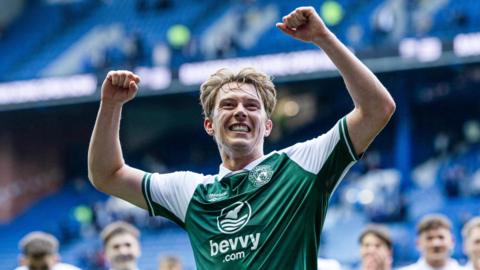 Hibs' Callum Wright celebrates