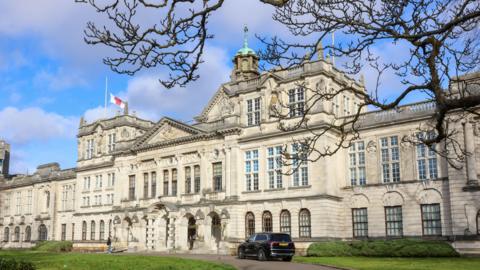 Adeilad Prifysgol Caerdydd