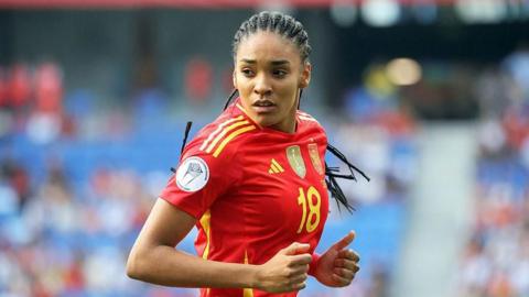 Salma Paralluelo during the Nations League game against England