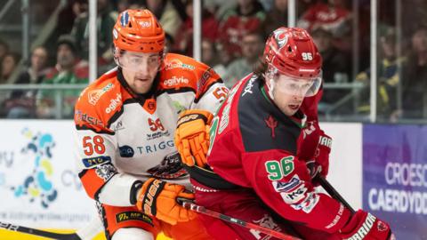 Cole Sanford (R, Cardiff Devils) is chased by Steeelers' Dominic Cormier (L)