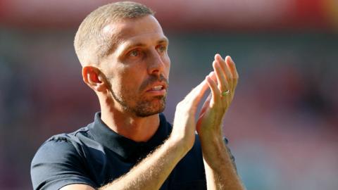 Gary O'Neil applauds Wolves supporters