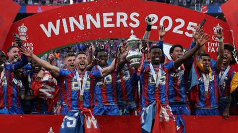 Crystal palace players celebrating win in FA cup final 
