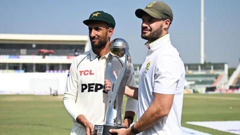 Pakistan's Shan Masood and South Africa's Aiden Markram