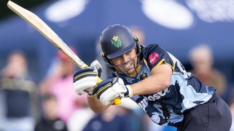 Kiran Carlson bats for Glamorgan
