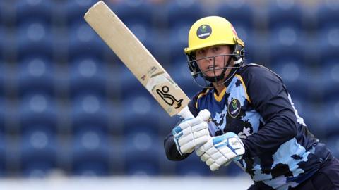 Lauren Parfitt makes a run