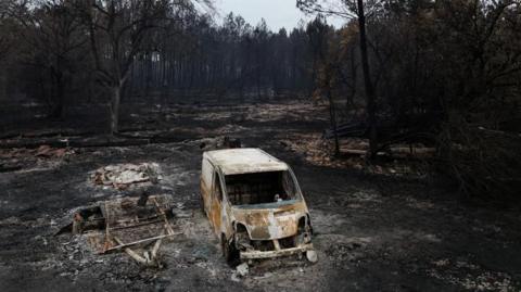 Burnt out car in Gironde