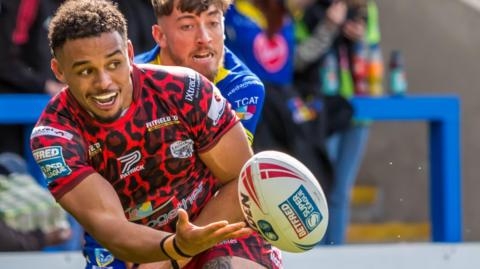 Umyla Hanley for Leigh Leopards during the Betfred Super League match between Warrington Wolves and Leigh Leopards at the Halliwell Jones Stadium, Warrington