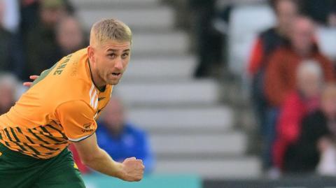 Olly Stone bowling for Notts Outlaws