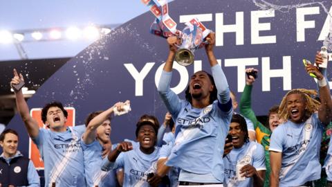 Manchester City lift the FA Youth Cup