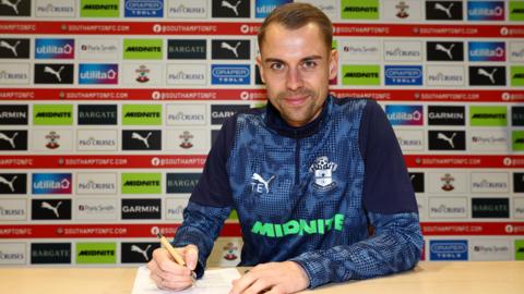 Tonda Eckert signs his contract to become the new Southampton manager