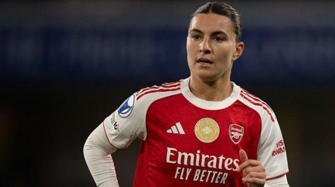 Steph Catley playing for Arsenal