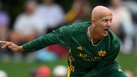 Fateh Singh, bowling for Nottinghamshire