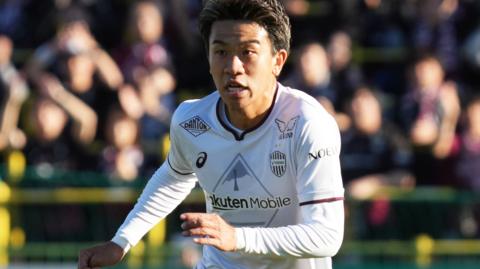 Ryo Hatsuse in action for Vissel Kobe