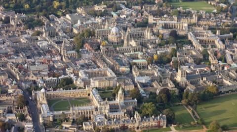 An aerial view, a close up of Oxford's colleges 