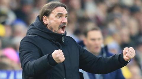 Daniel Farke celebrates a goal