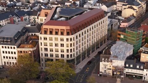 An aerial view on St Helier focusing on its government building.
