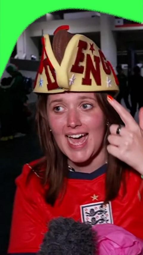 England fan with a hotdog hat
