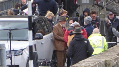 Syr Anthony Hopkins ar Y Bont Fawr