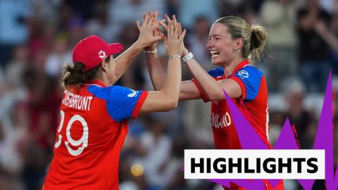 Nat Sciver-Brunt and Lauren Bell