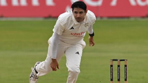 Mohammad Abbas bowling for Nottinghamshire