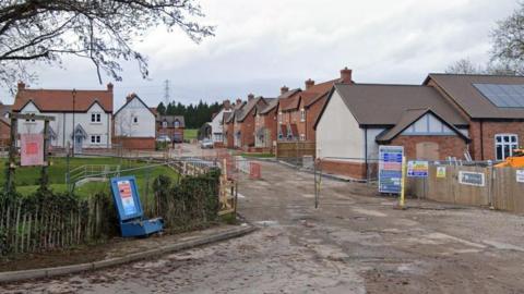 New homes on the site of the former Breedon Priory Golf Club 