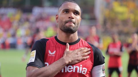 Jonathan Tah says farewell to the Bayer Leverkusen fans