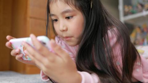 girl on smartphone