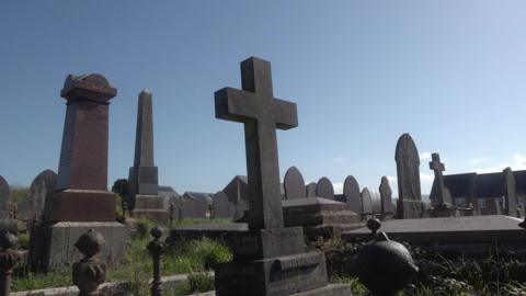 Mynwent Eglwys Llanbeblig, Caernarfon