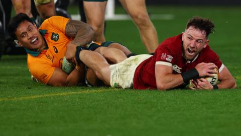 Hugo Keenan scores for the Lions