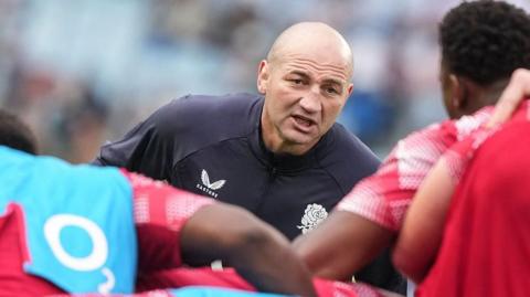 Steve Borthwick oversees a scrum during training
