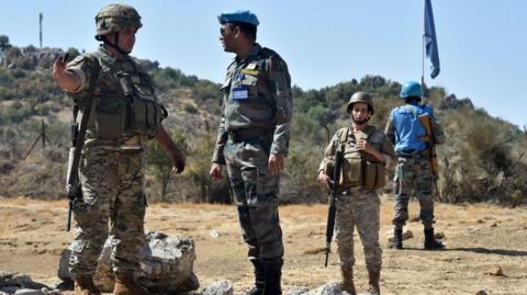 Soldiers of the UN peacekeeping mission in Lebanon (Unifil) and Lebanese soldiers at the boundary with Israel (file photo)