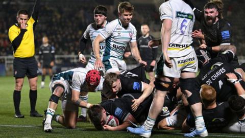 Jamie Blamire scores a try for Newcastle