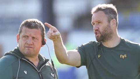 Toby Booth (left) and Mark Jones in conversation on the touchline