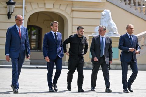 Война в Украине: Киев и его союзники настаивают на прекращении огня для переговоров; Москва возобновила удары дронами