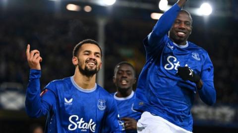 Everton celebrate reaching FA Cup fourth round