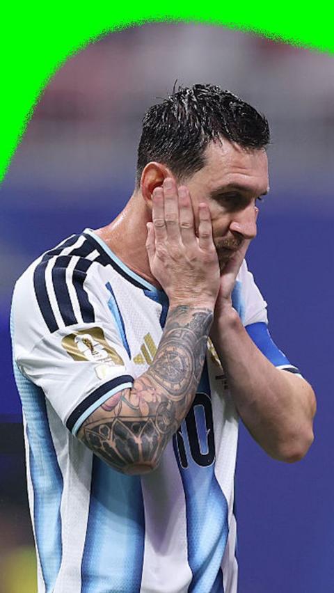 Lionel Messi with his head in his hands after missing a penalty as Argentina face Egypt in the 2026 World Cup