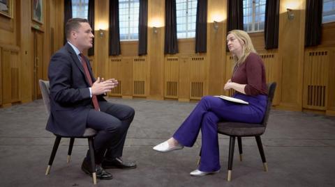 Wes Streeting and Laura Kuennsberg sat opposite each other in discussion