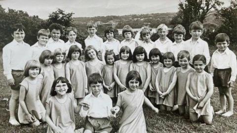 Criw dawns y blodau 1976