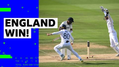 Jamie Smith and Ollie Pope celebrate Mohammed Siraj's wicket
