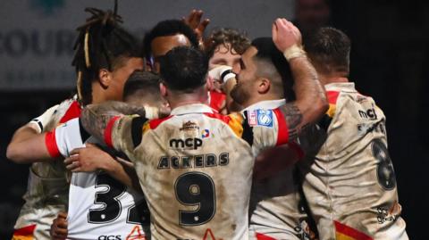 Bradford Bulls celebrate against Huddersfield Giants