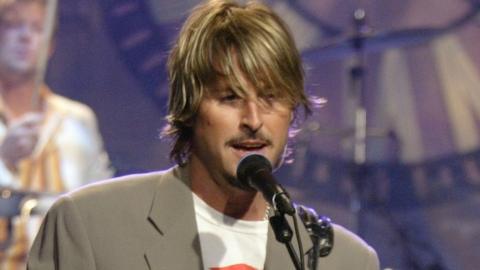 Musical guest Charlie Colin of Train performs on Tonight with Jay Leno, 23 June 2003