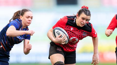 Branwen Metcalfe carries the ball for Brython Thunder