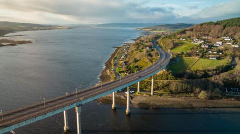 Dealbh de dhrochaid Cheasag agus Ceasag a Tuath