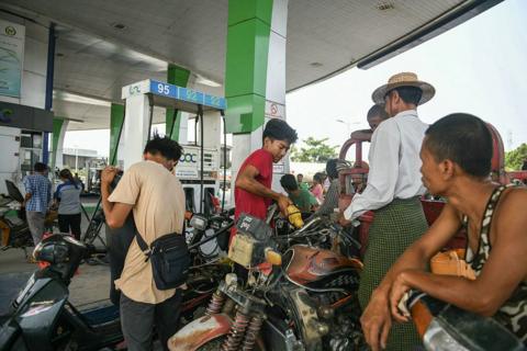 ရန်ကုန် စက်သုံးဆီ‌စျေး ကျပ် ၁,၂၀၀ ကျော်မြင့်တက်၊ နိုင်ငံတဝန်း ဆီရောင်းချမှုပုံစံပြောင်းလဲ