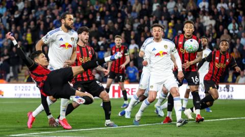 Evanilson shoots for Bournemouth