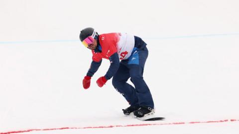 Ollie Hill snowboarding for Great Britain at the 2022 Winter Paralympics